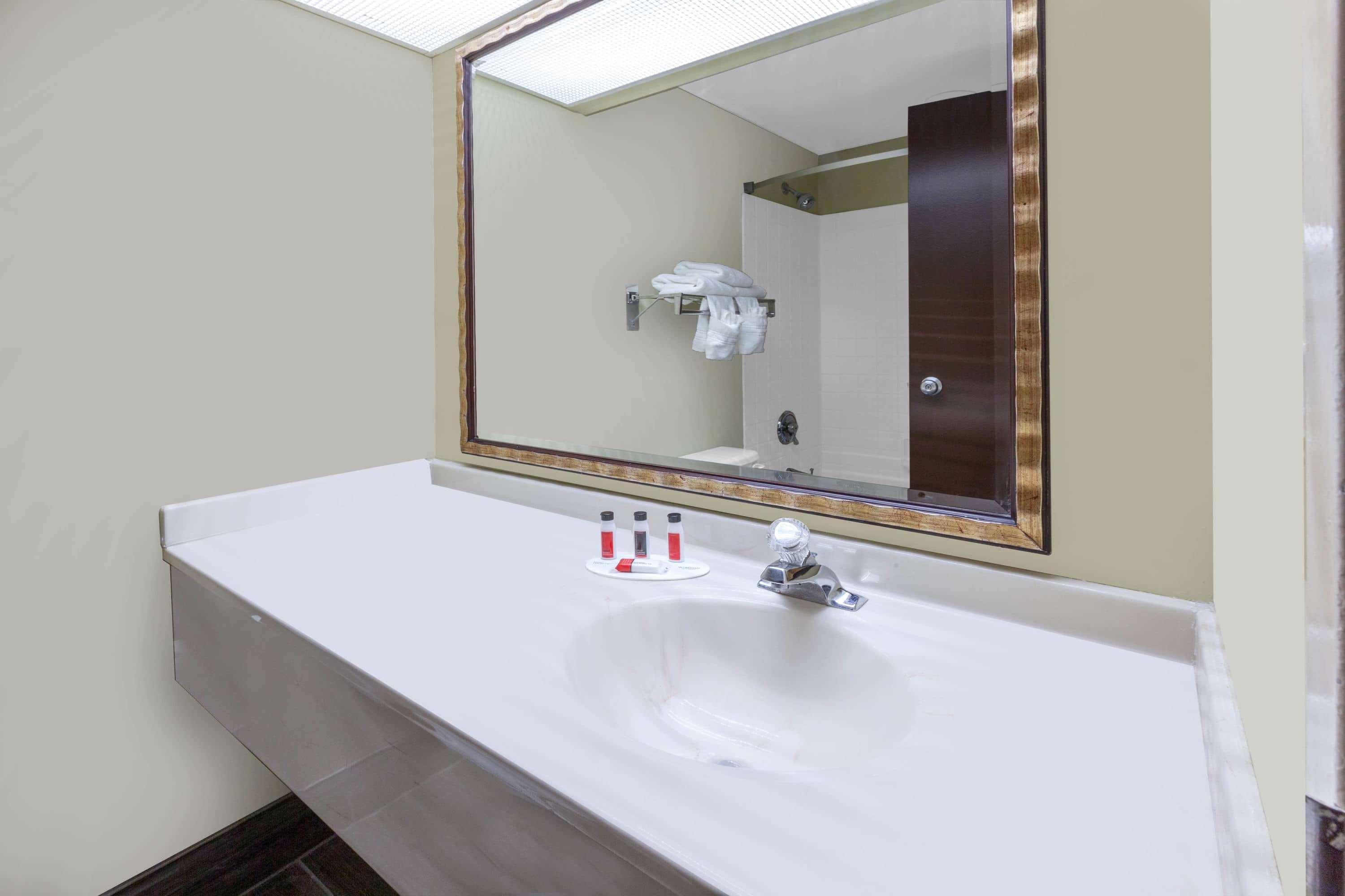 Days Inn By Wyndham Milan Sandusky South Bagian luar foto