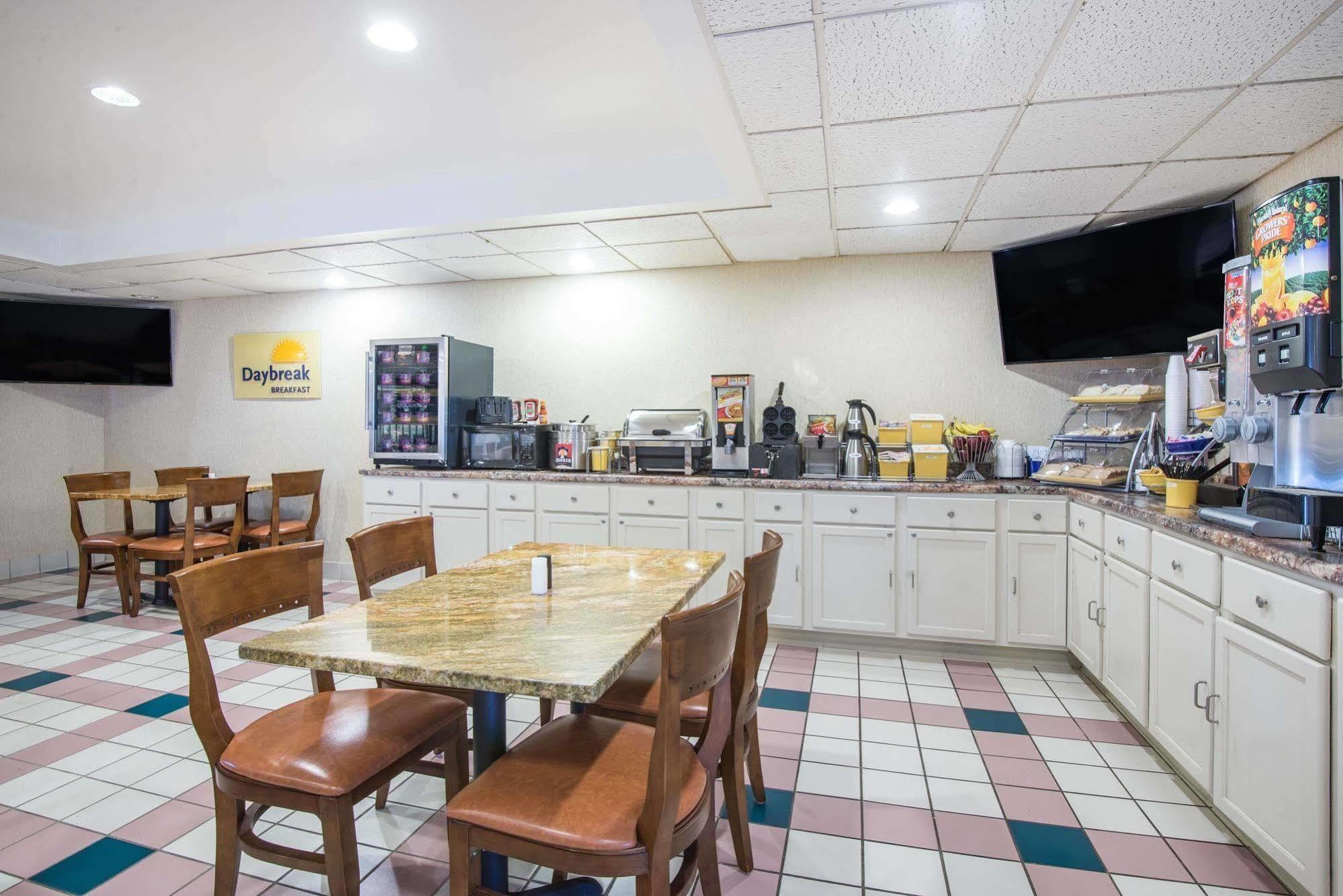 Days Inn By Wyndham Milan Sandusky South Bagian luar foto