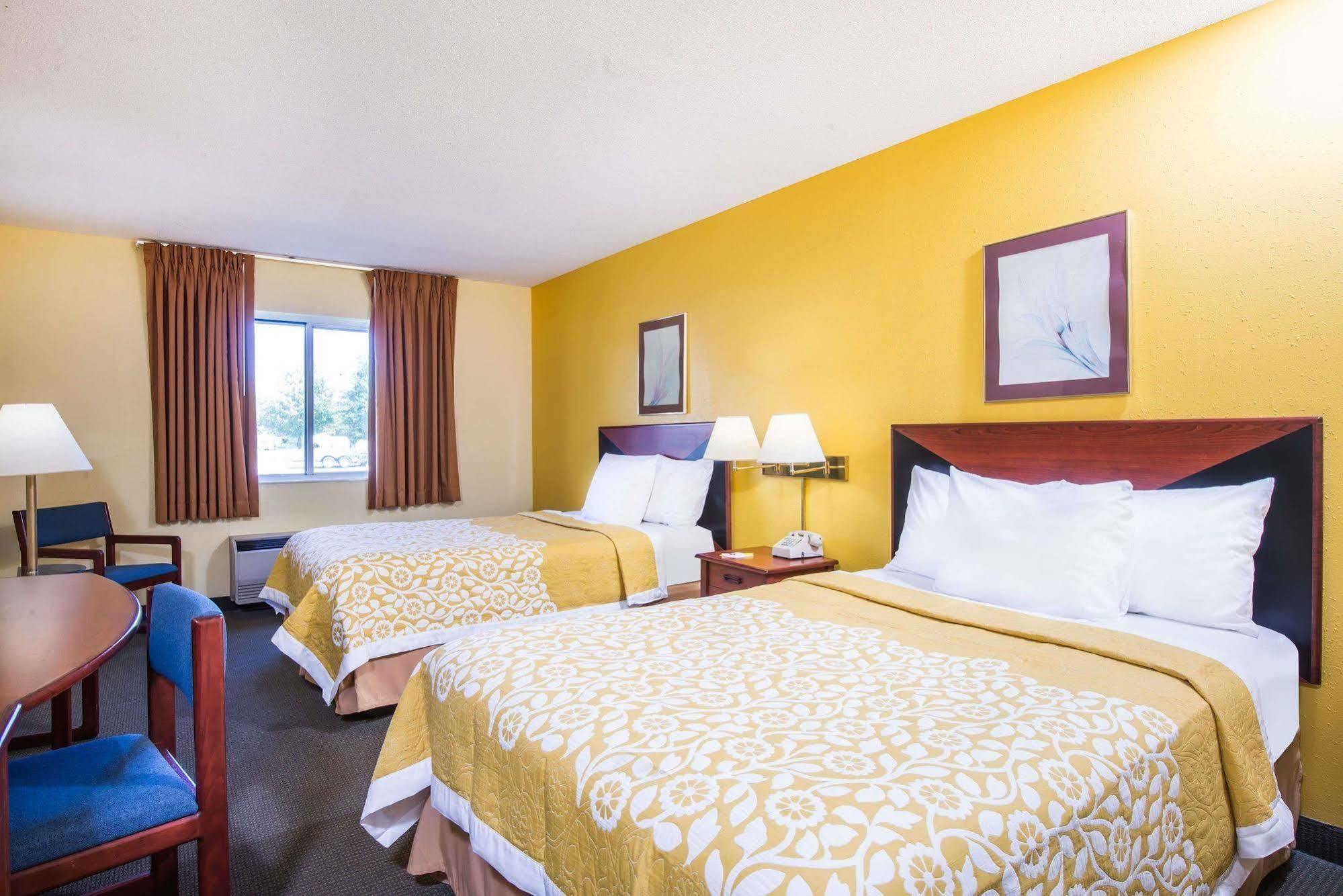 Days Inn By Wyndham Milan Sandusky South Bagian luar foto