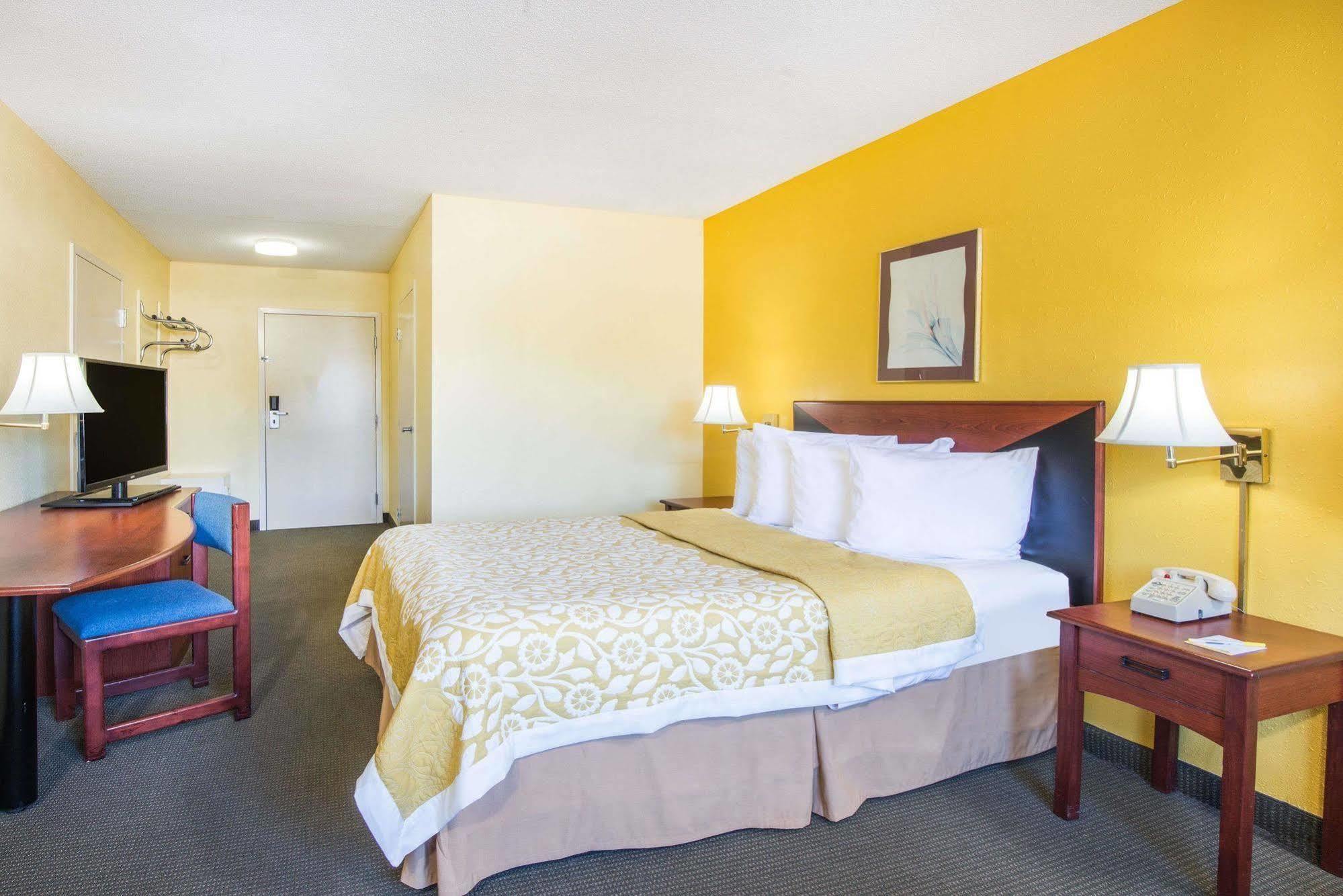 Days Inn By Wyndham Milan Sandusky South Bagian luar foto