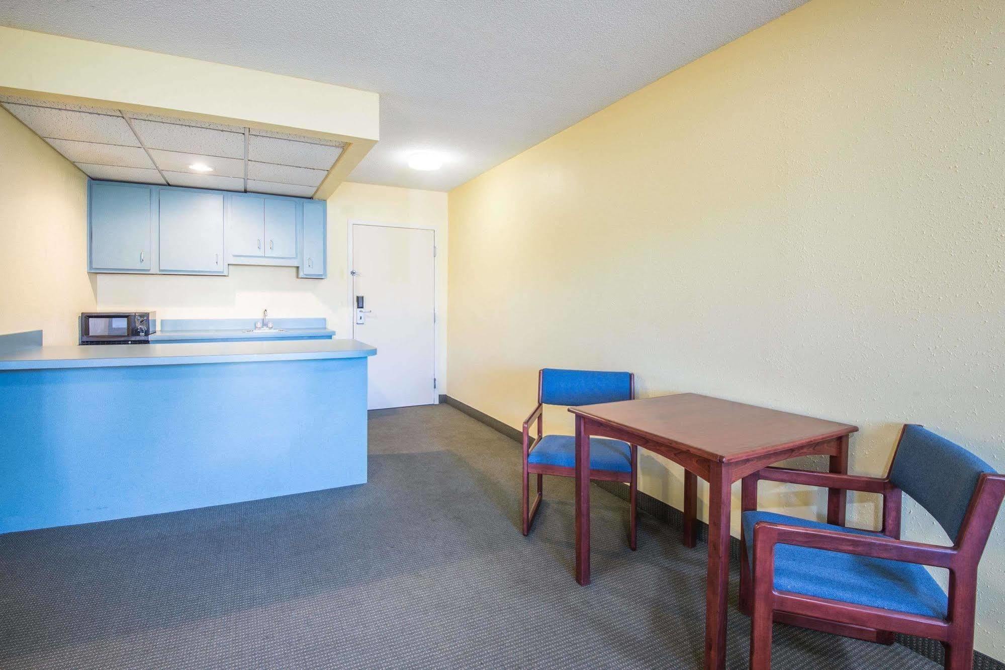 Days Inn By Wyndham Milan Sandusky South Bagian luar foto