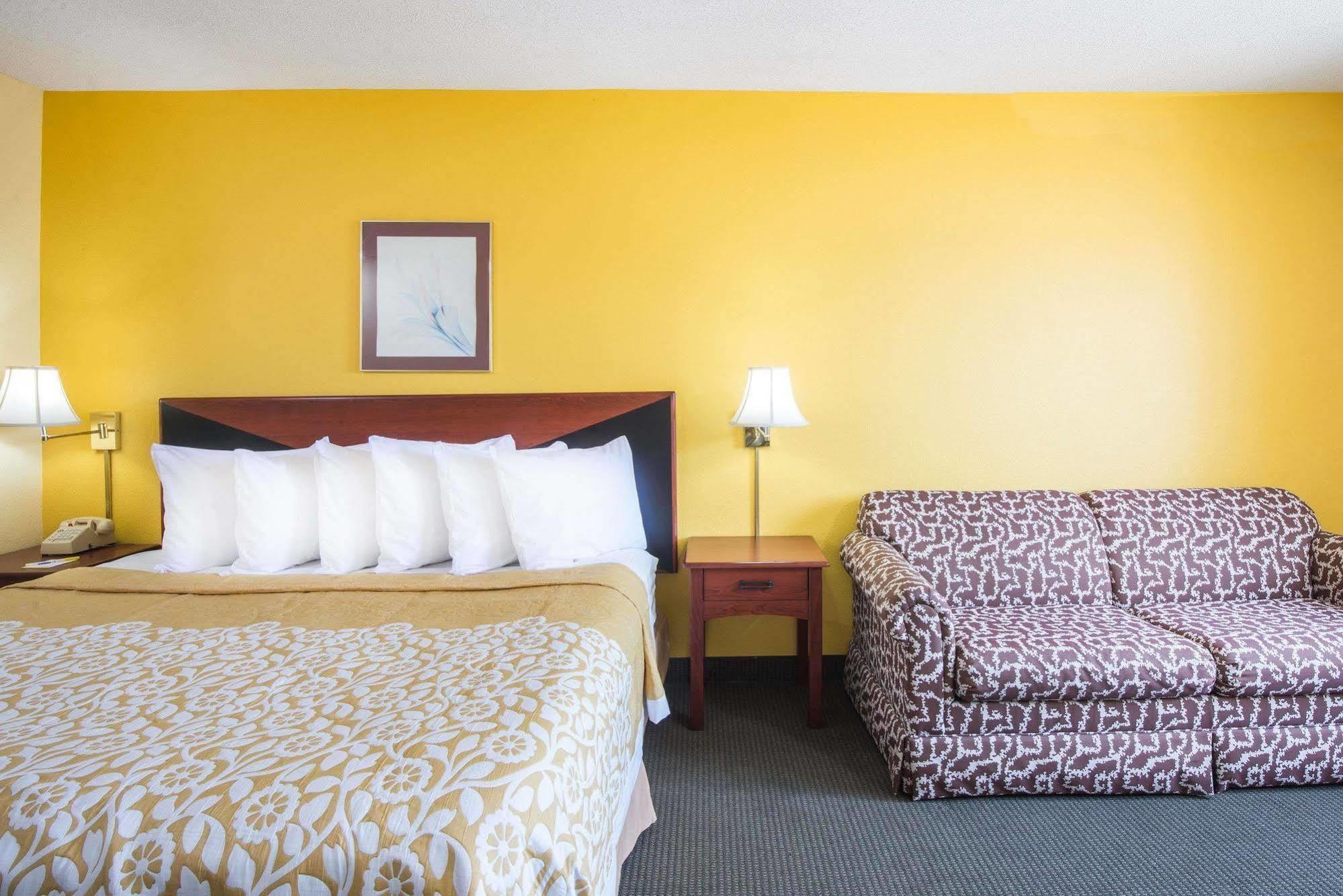 Days Inn By Wyndham Milan Sandusky South Bagian luar foto