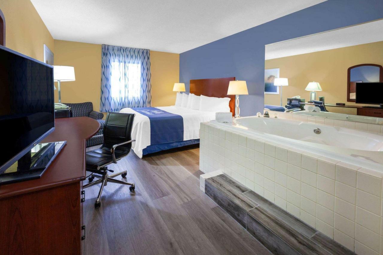 Days Inn By Wyndham Milan Sandusky South Bagian luar foto