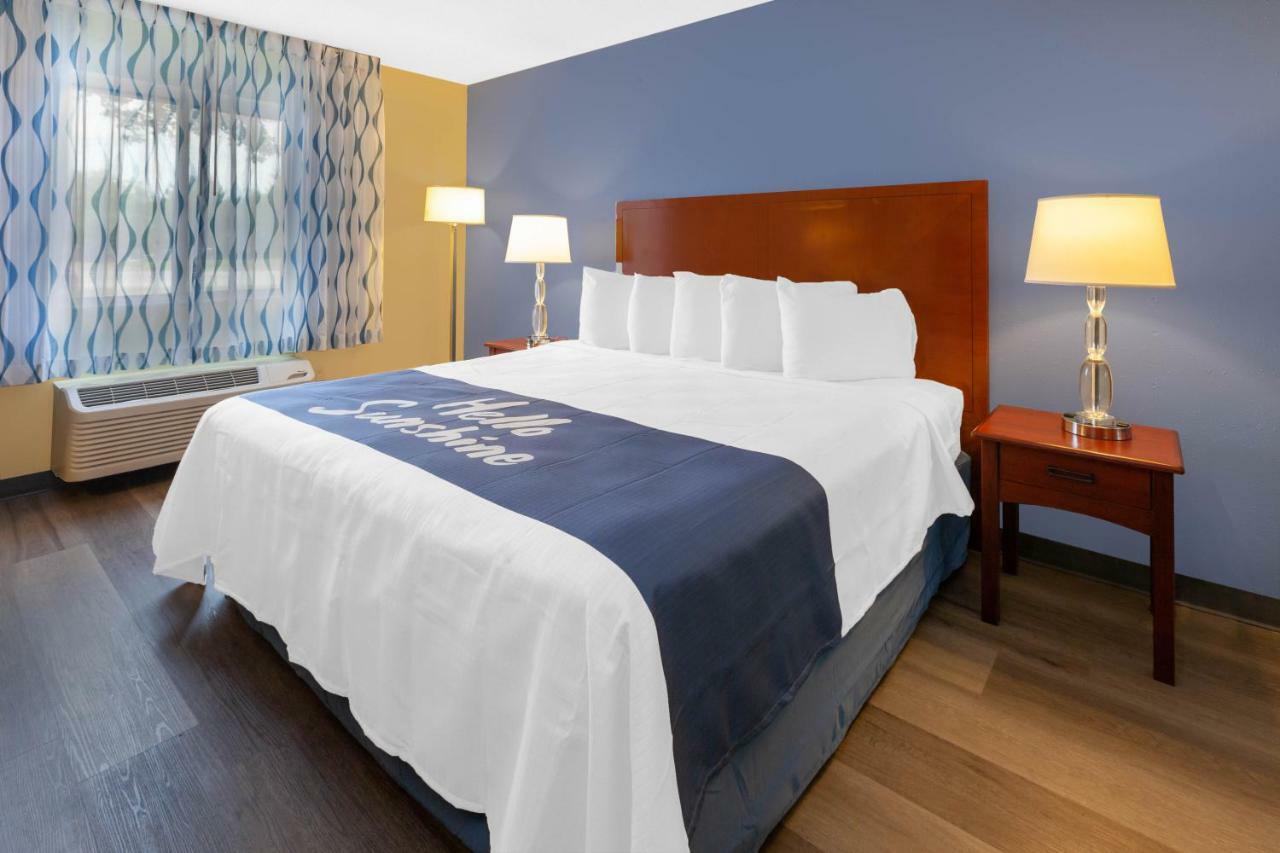 Days Inn By Wyndham Milan Sandusky South Bagian luar foto